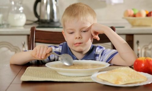 Питание детей, страдающих заболеваниями органов мочевыделения, включать каши, кисломолочные продукты, овощи и фрукты, мясо нежирных сортов
