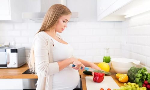 При возникновении цистита и других заболеваний мочеполовой системы женщина должна придерживаться диеты