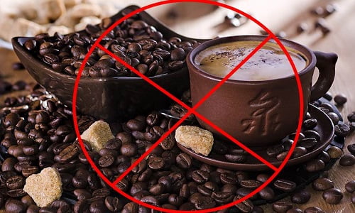 При лечении цистита необходимо исключить из рациона кофе и крепкий черный чай