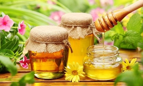 Применяя мед при цистите, можно ускорить процесс выздоровления и в самые короткие сроки избавиться от проявлений нарушения без вреда для организма