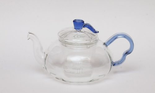 Чайный напиток «Купеческий» заваривают в стеклянном чайнике — 10 г сбора и помещают в посуду