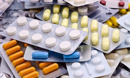Полный перечень лекарств от цистита включает как антимикробные средства, так и медикаменты, облегчающие отток мочи и уменьшающие боль