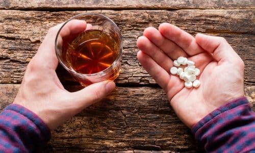 Терапия с использованием Сиофора предполагает полный отказ не только от алкоголя, но и от медикаментозных средств, содержащих этанол