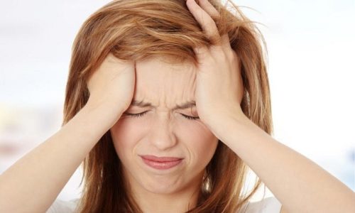 При передозировке развивается головная боль