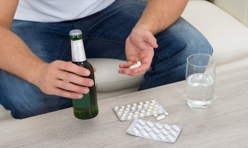 Употребление спиртных напитков в период осуществления терапии приведет к ухудшению самочувствия пациента