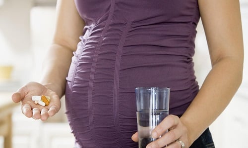 Если принимать препарат в период беременности (во 2 и 3 триместре), увеличивается риск смертности плода