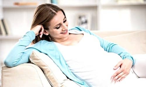 При беременности и во время кормления грудью препарат противопоказан