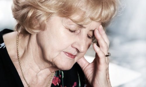 При лечении лиц пожилого и старческого возраста требуется корректировка доз