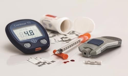 При диабетической полинейропатии лекарство снижает вязкость крови и нормализует баланс глюкозы в крови