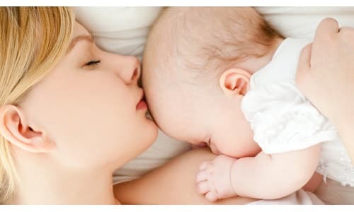 При кормлении ребенка грудью введение порошка также запрещено, т.к. кислота способна вызвать кровотечения из-за сбоя работы тромбоцитов