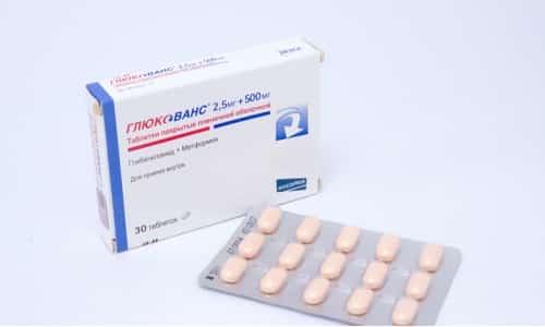 Медикамент Глюкованс выпускается в форме таблеток, где основными действующими веществами являются метформиновый гидрохлорид и глибенкламид