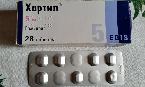Препарат производится в виде овальных таблеток оранжево-розового и розового (5 мг) или белого (10 мг) цвета