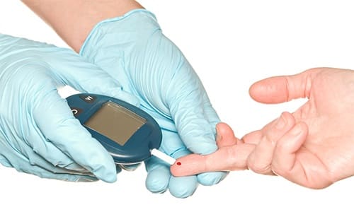 При приеме препатата диабетикам необходимо проводить тщательный контроль показаний глюкозы в крови