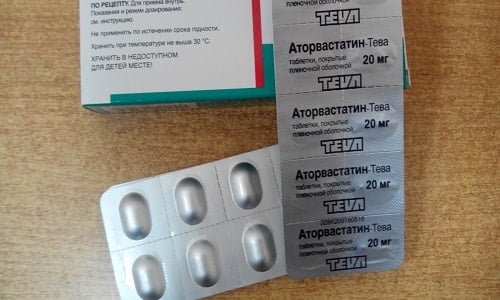 В медицинские учреждения и аптечные пункты препарат поставляется в виде таблеток. Последние упаковываются в блистеры, а затем в пачки из плотной бумаги