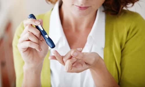При инсулинозависимом и инсулиннезависимом сахарном диабете повышается потребность в витаминах B1 и B6, поэтому прием препарата в данном случае допускается