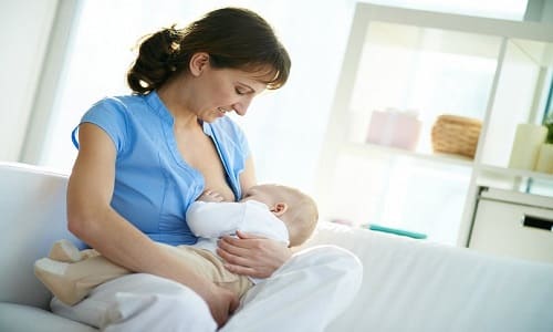 Чесночный препарат не рекомендован кормящей женщине, т. к. ухудшает качество грудного молока
