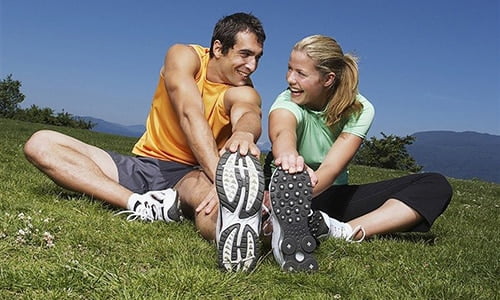 Во время лечения препаратом Глюкобай врачи рекомендуют вести активный образ жизни (упражнения, ежедневные прогулки)