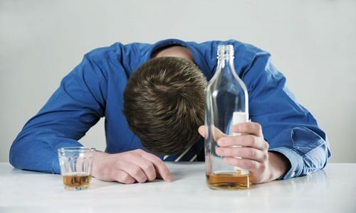 Хроническая форма алкоголизма является противопоказанием к применению медикамента
