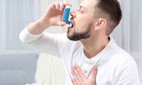 Проявлять осторожность при лечении Амоксилом следует и больным, у которых в анамнезе присутствуют астма