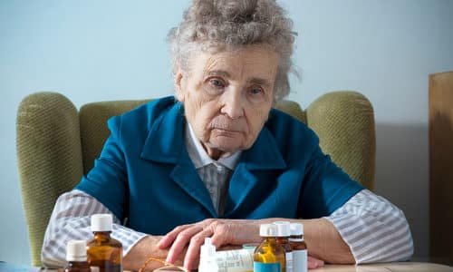 У пожилых пациентов следует внимательно следить за деятельностью почек и печени