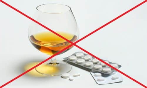 Рекомендуется отказаться от алкоголя или проконсультироваться с врачом по поводу приема спиртных напитков